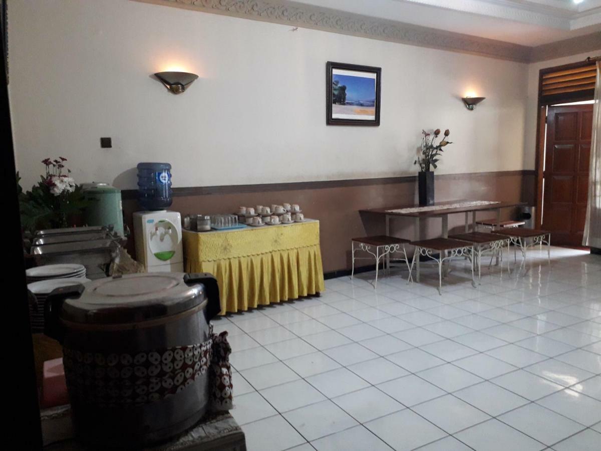 Vidi 1 Hotel Jogjakarta Kejayan Exterior photo